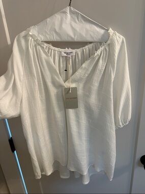 eesome White Textured Peasant Top with V-Neck